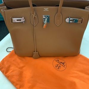 Woman bag , sella color , replica